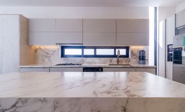 Casa en Valle Real con alberca