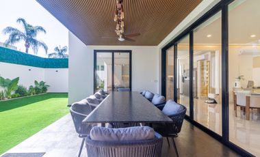 Casa en Valle Real con alberca