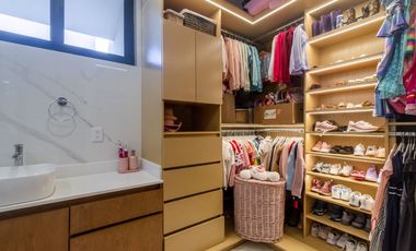 Casa en Valle Real con alberca