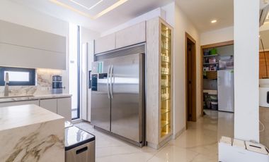 Casa en Valle Real con alberca