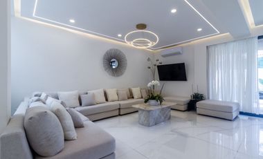 Casa en Valle Real con alberca