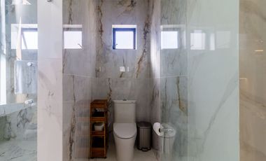 Casa en Valle Real con alberca