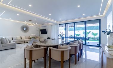 Casa en Valle Real con alberca