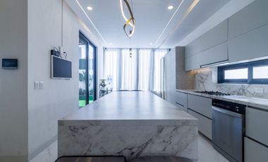 Casa en Valle Real con alberca