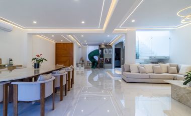 Casa en Valle Real con alberca