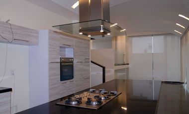 Casa en renta, en Prado Largo, Zona Esmeralda, con amplio jardín, impecable