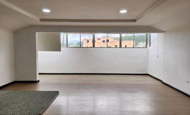 EN RENTA departamento de 3 dormitorios sector Av. Paucarbamba