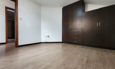 EN RENTA departamento de 3 dormitorios sector Av. Paucarbamba