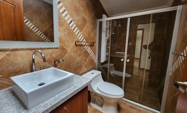 EN RENTA departamento de 3 dormitorios sector Av. Paucarbamba