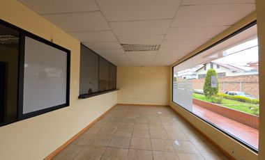 AMPLIO LOCAL COMERCIAL EN ARRIENDO | 290 m² + 9 PARQUEOS | ZONA AV. 10 DE AGOSTO