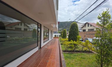 AMPLIO LOCAL COMERCIAL EN ARRIENDO | 290 m² + 9 PARQUEOS | ZONA AV. 10 DE AGOSTO