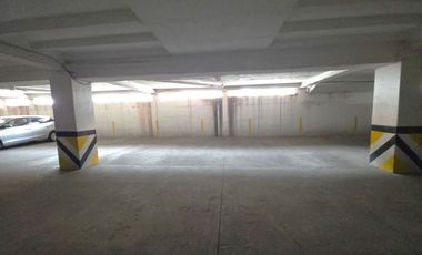 AMPLIO LOCAL COMERCIAL EN ARRIENDO | 290 m² + 9 PARQUEOS | ZONA AV. 10 DE AGOSTO