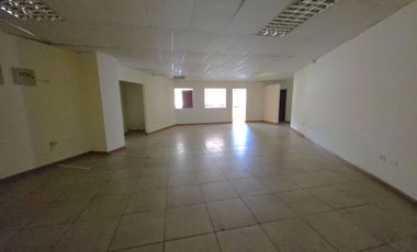 AMPLIO LOCAL COMERCIAL EN ARRIENDO | 290 m² + 9 PARQUEOS | ZONA AV. 10 DE AGOSTO