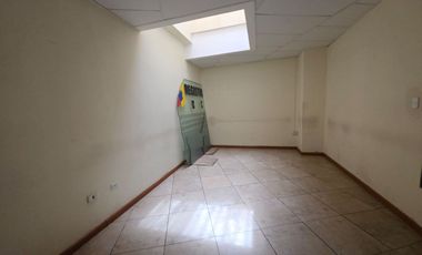 AMPLIO LOCAL COMERCIAL EN ARRIENDO | 290 m² + 9 PARQUEOS | ZONA AV. 10 DE AGOSTO