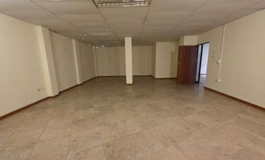 AMPLIO LOCAL COMERCIAL EN ARRIENDO | 290 m² + 9 PARQUEOS | ZONA AV. 10 DE AGOSTO
