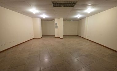 AMPLIO LOCAL COMERCIAL EN ARRIENDO | 290 m² + 9 PARQUEOS | ZONA AV. 10 DE AGOSTO