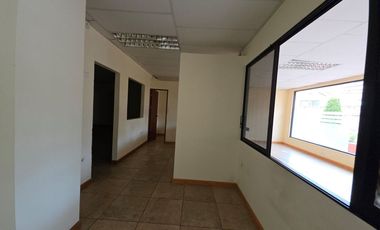AMPLIO LOCAL COMERCIAL EN ARRIENDO | 290 m² + 9 PARQUEOS | ZONA AV. 10 DE AGOSTO