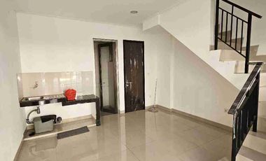 Disewa murah rumah PIK 2 Uk 4.5x10 3 Lantai Siap Huni