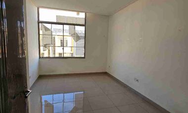 Disewa murah rumah PIK 2 Uk 4.5x10 3 Lantai Siap Huni