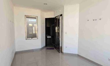 Disewa murah rumah PIK 2 Uk 4.5x10 3 Lantai Siap Huni