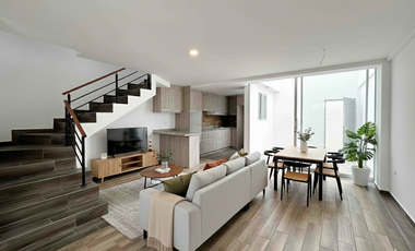 Casa en venta en Llano Chico, 3 pisos