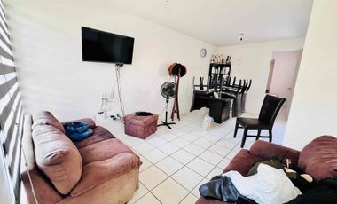 CASA CON ALBERCA EN ÁREA COMÚN EN EMILIANO ZAPATA