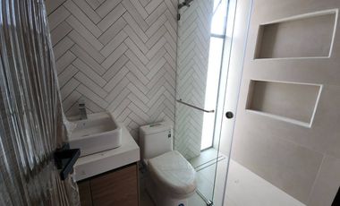 En venta casa elegante de 2 pisos en Condominio Privado en Challuabamba