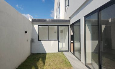 En venta casa elegante de 2 pisos en Condominio Privado en Challuabamba