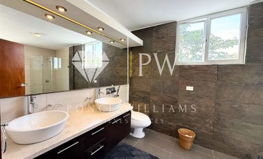 CASA INDEPENDIENTE EN VENTA NAYÓN | 4 HABITACIONES + PISCINA CUBIERTA