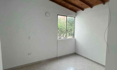 vendo apartamnto en Itagui Santa María 
Centro de la moda 3 alcobas 2 baños parqueaderos comunes