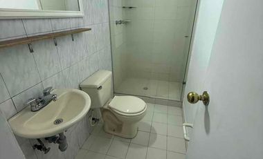 vendo apartamnto en Itagui Santa María 
Centro de la moda 3 alcobas 2 baños parqueaderos comunes