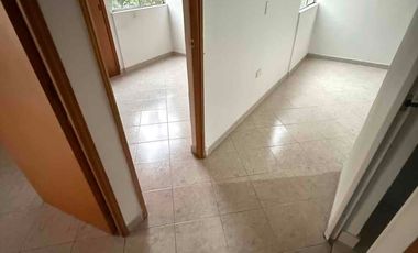 vendo apartamnto en Itagui Santa María 
Centro de la moda 3 alcobas 2 baños parqueaderos comunes