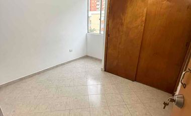 vendo apartamnto en Itagui Santa María 
Centro de la moda 3 alcobas 2 baños parqueaderos comunes