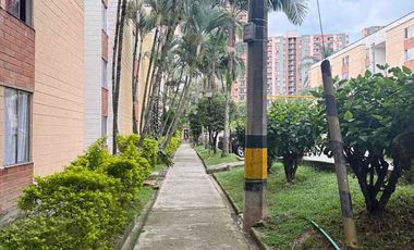 vendo apartamnto en Itagui Santa María 
Centro de la moda 3 alcobas 2 baños parqueaderos comunes
