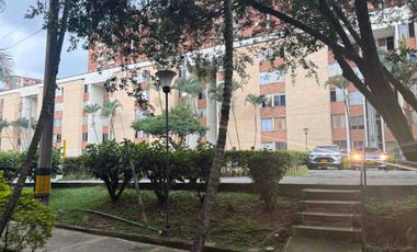 vendo apartamnto en Itagui Santa María 
Centro de la moda 3 alcobas 2 baños parqueaderos comunes