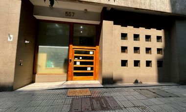 Se Arrienda Departamento En Calle Carmen En Santiago.