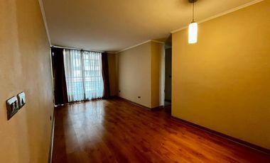 Se Arrienda Departamento En Calle Carmen En Santiago.