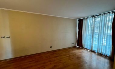 Se Arrienda Departamento En Calle Carmen En Santiago.