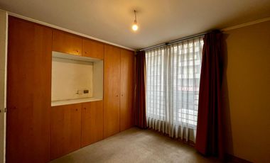 Se Arrienda Departamento En Calle Carmen En Santiago.