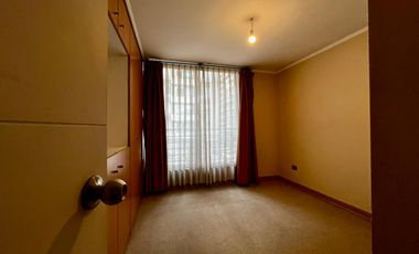 Se Arrienda Departamento En Calle Carmen En Santiago.