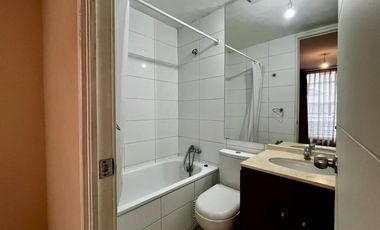 Se Arrienda Departamento En Calle Carmen En Santiago.