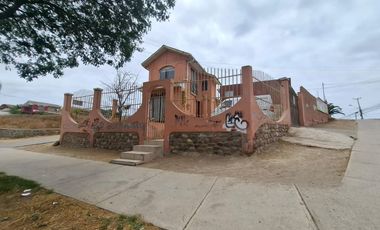 Casa aislada 3D 1B avenida principal sector Sindempart