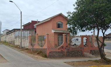 Casa aislada 3D 1B avenida principal sector Sindempart