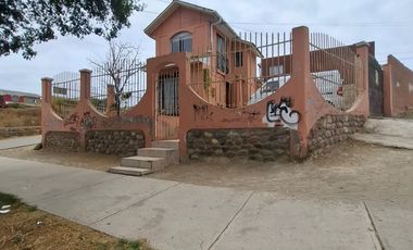 Casa aislada 3D 1B avenida principal sector Sindempart