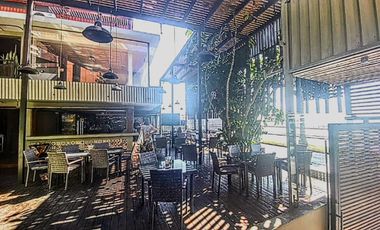 Casa en primera línea al mar, Av. Grecia, sector sur.