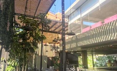 Casa en primera línea al mar, Av. Grecia, sector sur.