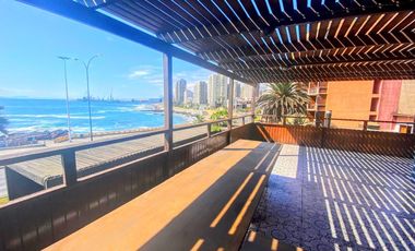 Casa en primera línea al mar, Av. Grecia, sector sur.