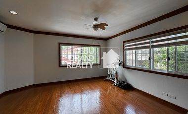 Corner Duplex with Garden for Sale in Villa Terrace