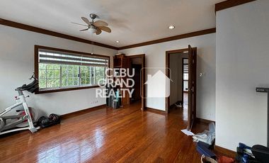 Corner Duplex with Garden for Sale in Villa Terrace