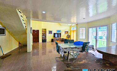 🏡 𝟰𝗕𝗥 𝗛𝗼𝗺𝗲 𝗼𝗻 𝗮𝗻 𝗘𝘅𝗽𝗮𝗻𝘀𝗶𝘃𝗲 𝟴𝟮𝟲 𝘀𝗾𝗺 𝗟𝗼𝘁 – 𝗙𝗼𝗿 𝗦𝗮𝗹𝗲 𝗮𝘁 ₱𝟴.𝟱 𝗠𝗶𝗹𝗹𝗶𝗼𝗻